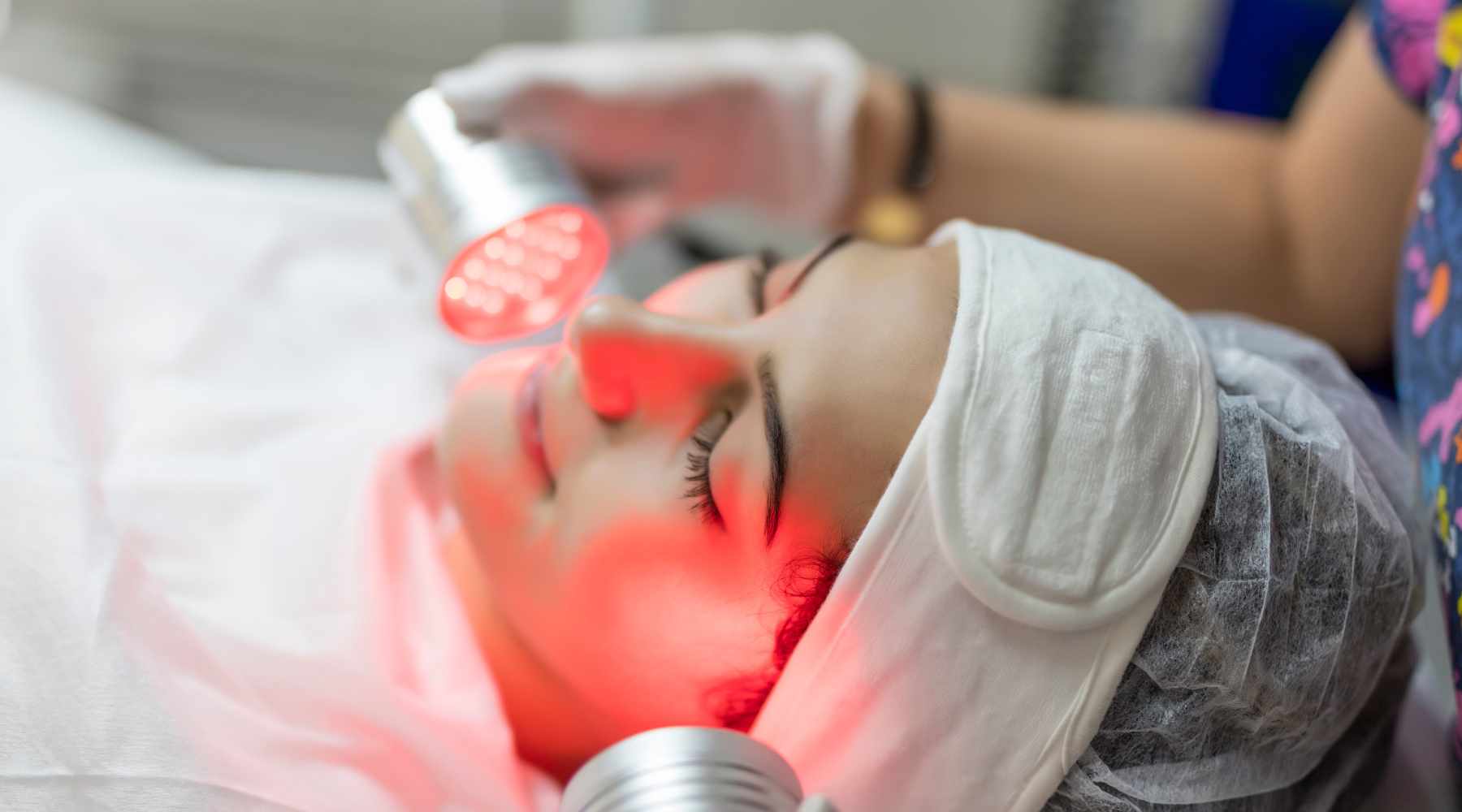 Red Light Therapy vs. Infrared Sauna Uncovering the Key Differences